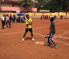 Pesäpalloa pelataan Intiassa.